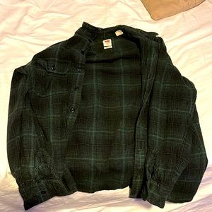 Forest green levi’s flannel